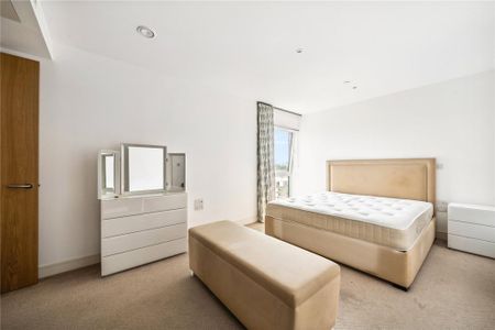 3 bedroom flat to rent - Photo 4