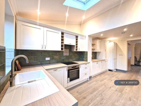 3 bedroom semi-detached house to rent - Photo 3