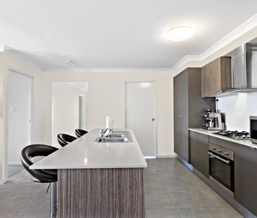 Family Friendly Home In 'Lily Rise Estate' Coomera - Photo 2