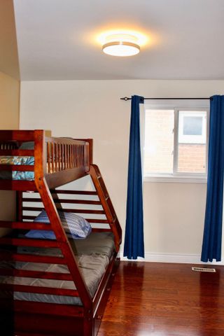 Mississauga Furnished Detached Home for Rent - Stunning 3 Bedroom with City Views, Private Garden, and Garage - Photo 2