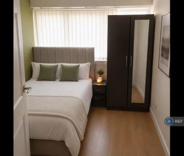 1 bedroom in a house share to rent - Photo 2