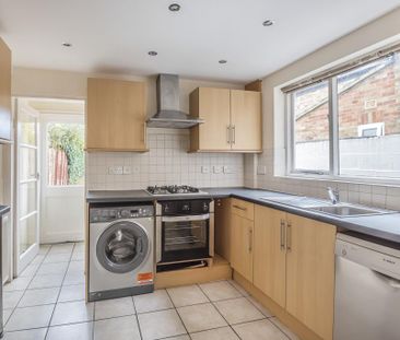 3 bedroom terraced house to rent - Photo 5