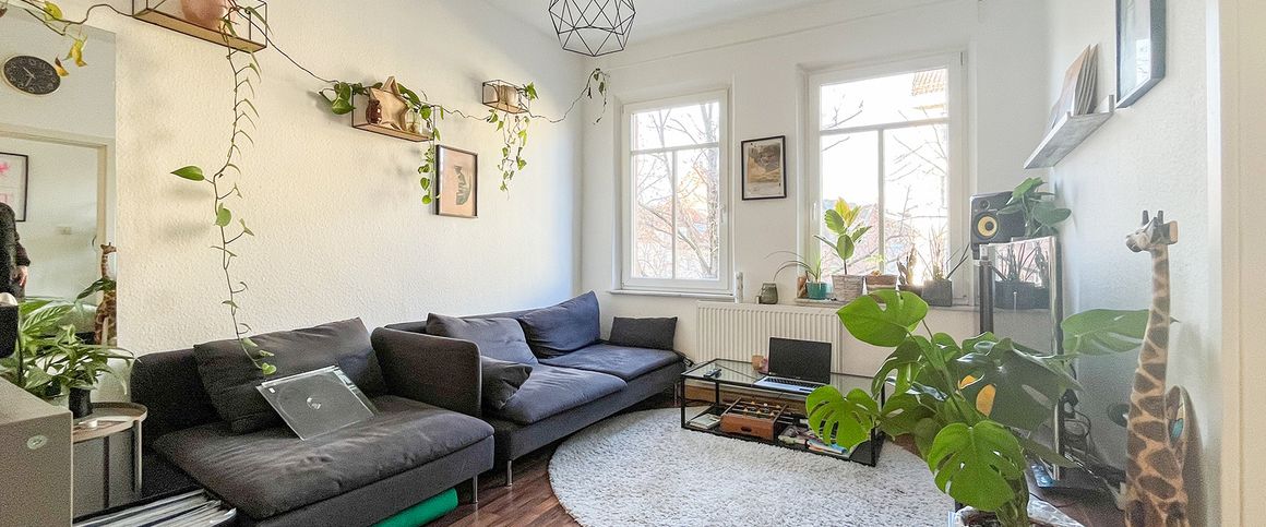 Sanierte Altbauwohnung mit Einbauküche! - Foto 1