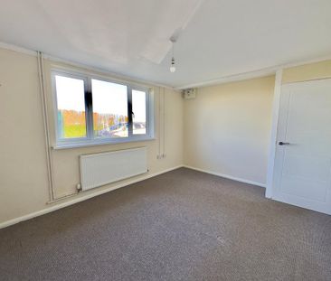 3 bedroom detached bungalow to rent - Photo 3