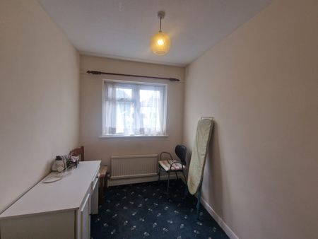 4 Bed Terraced House, Rulan Park Road, HA1 - Photo 3