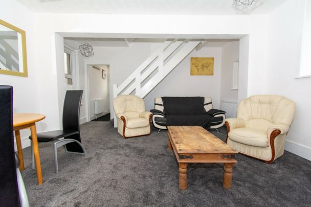 4 DOUBLE Bed Student house on Hankinson Road - Photo 1