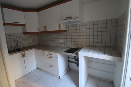 HYERES HYPER-CENTRE - T1bis REZ-DE-JARDIN, CALME - JARDIN de 61.60 m² - Photo 4