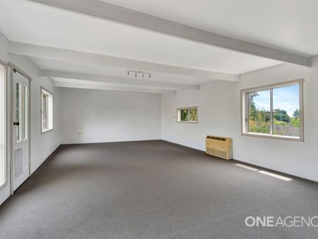 Large family home in great location! - Photo 3