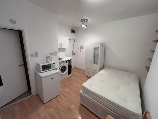 Studio Flat, London, SW1V - Photo 1