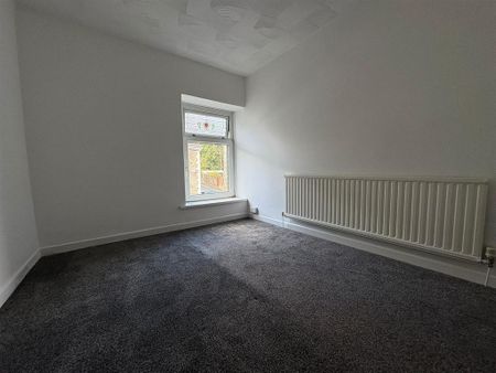 3 bedroom end of terrace house to rent - Photo 5