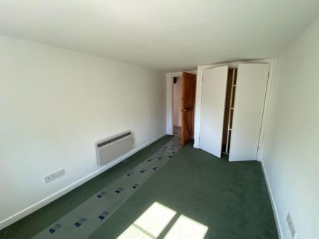 3 bedroom detached house to rent - Photo 4