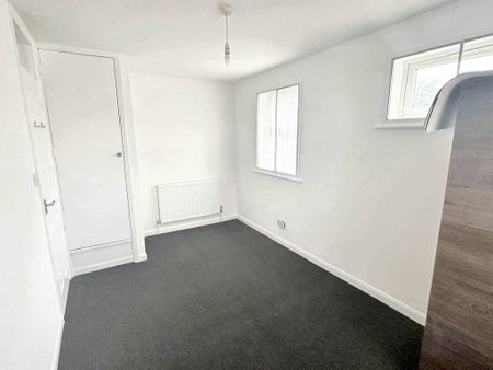 1 bedroom semi-detached house to rent - Photo 4