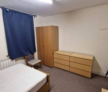 Room in a Shared House, Ley Street, IG1 - Photo 4