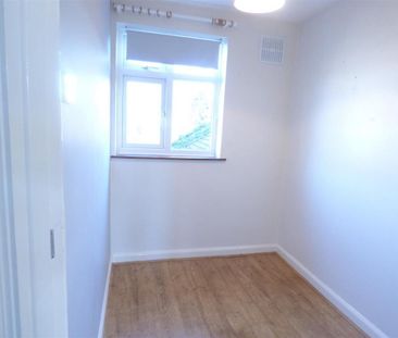 3 bedroom end of terrace house to rent - Photo 4
