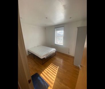Room in a Shared Flat, Balham Grove, SW12 - Photo 1