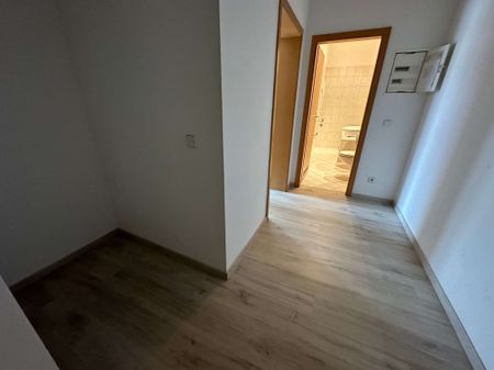 TOP Grundriss und neues laminat im 1. OG mit Balkon + Carport - Foto 2