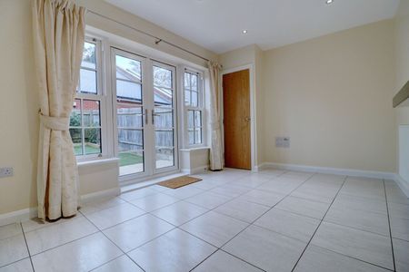 4 bedroom mid terraced house to rent, - Photo 3