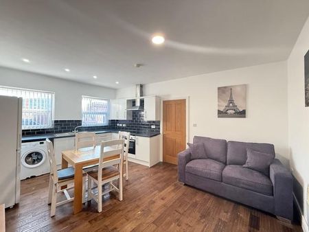 2 bedroom flat to rent - Photo 2