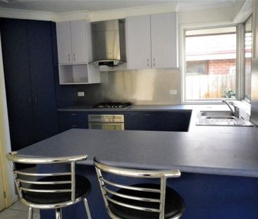 9 Kemp Ave , MOUNT WAVERLEY - Photo 4