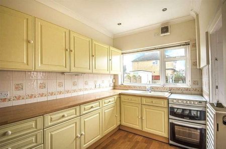 Victoria Road, Ruislip, HA4 - Photo 3