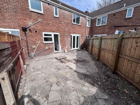 3 bedroom terraced house to rent - Photo 2