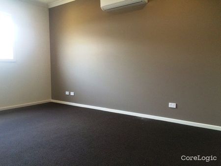 Low-maintenance living in a growing and family-friendly neighbourhood! - Photo 4