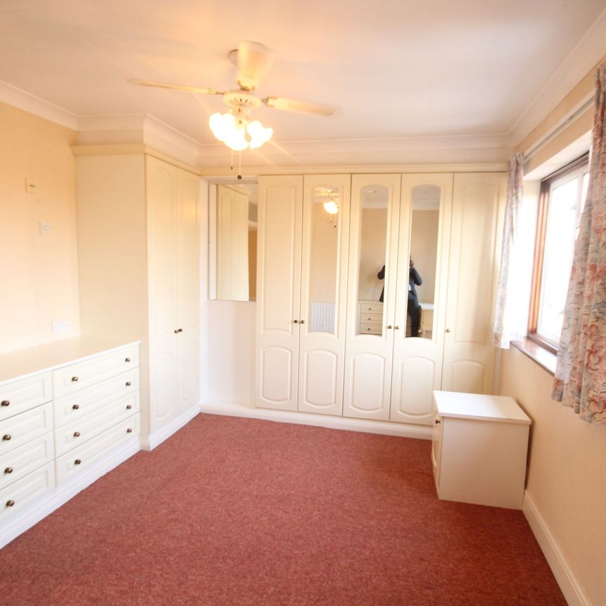 Chapel Lane, Uxbridge, UB8 - Photo 1
