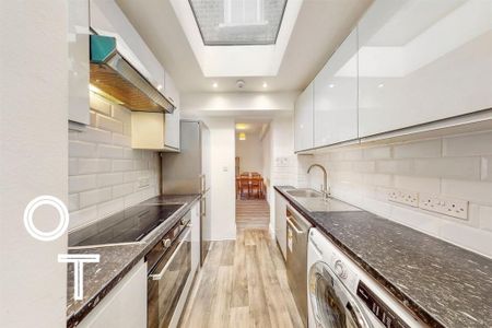2 bedroom end of terrace house to rent - Photo 2