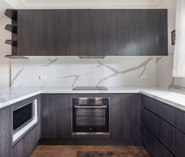 RENOVATED COURTYARD RETREAT IN ‘DEAUVILLE GARDENS’ - Photo 5