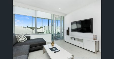 MODERN & SECURE FURNISHED APARTMENT - Photo 3
