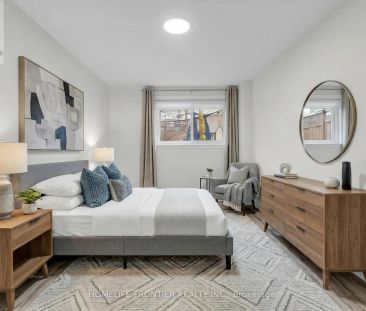 61 SUNDIAL CRESCENT - Photo 1