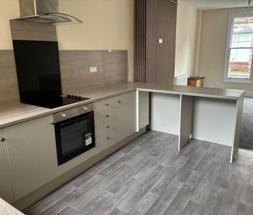 4 bedroom House To Let - Photo 5