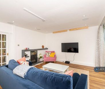 4 bedroom semi-detached house to rent - Photo 5