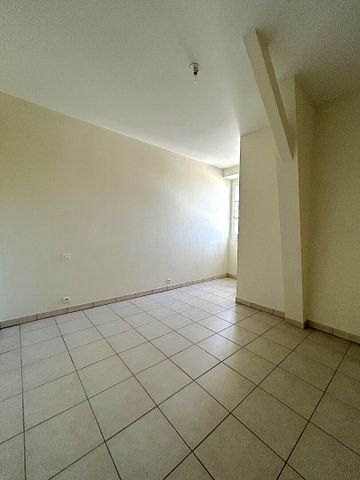 Location appartement 3 pièces, 70.00m², Jonzac - Photo 2