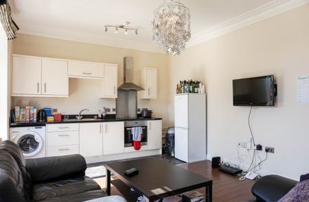 2 Bedrooms Flat 4, 16 Ash Grove, Leeds - Photo 3