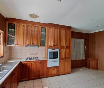 THREE BEDROOM HOUSE - Photo 3