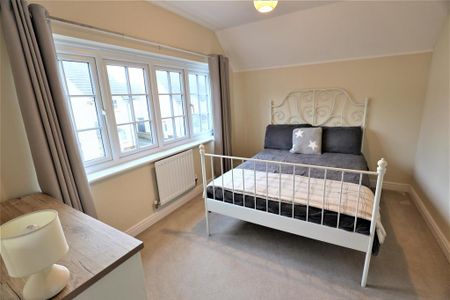 4 bedroom detached house to rent - Photo 2