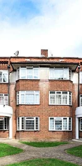 The Crest, Hendon, NW4 - Photo 2