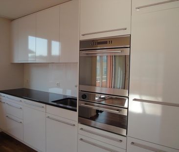 "Moderne Wohnung in unmittelbarer Nähe des Schaffhauserplatzes" - Photo 3