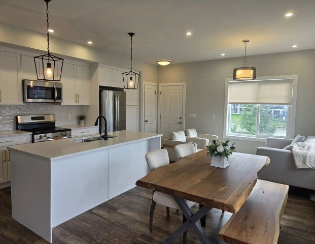 SCENIC 2-Bedroom Townhouse For Rent — 2 Bedrooms Townhouse - Photo 1