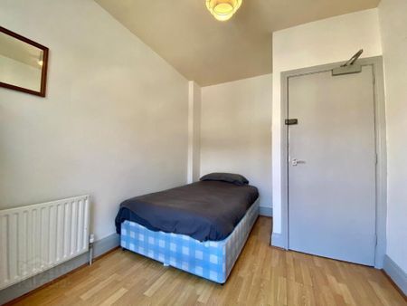 18 Wellington Park Avenue, Belfast, BT9 6DT - Photo 5