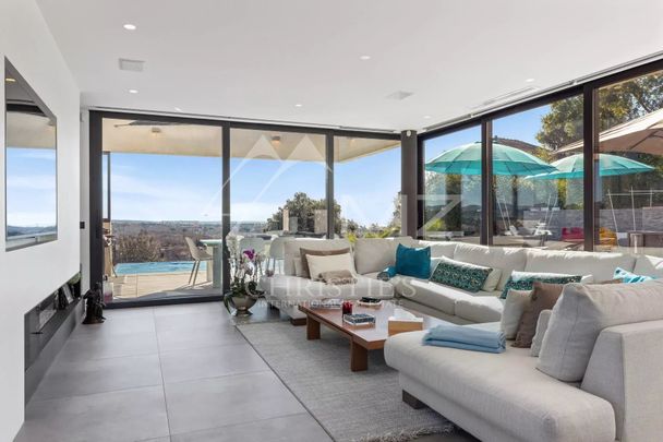 Proche Cannes - Villa contemporaine vue mer - Photo 1