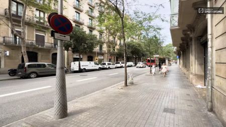 2-bedroom apartment for rent in La Dreta de l'Eixample, bills included - Photo 2