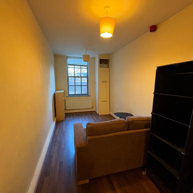 Studio to rent - Photo 1