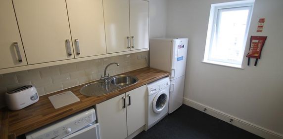 3 bedroom flat to rent - Photo 2