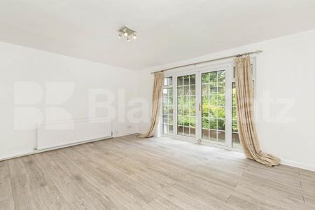 2 bedroom 2 bathroom maisonette with garden located close to Highgate station - Photo 5