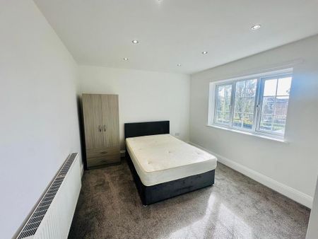 5 bedroom semi-detached house to rent - Photo 3