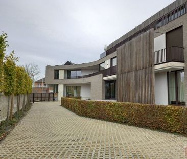 Lichtrijk appartement met groot terras en dubbele garagebox - Photo 1