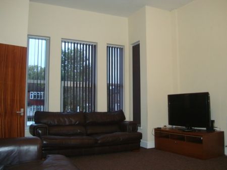 6 Bedroom Student House in Fallowfield - Photo 5