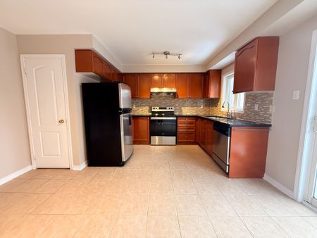 For Lease - 5727 Retreat Street, Mississauga, Ontario - Photo 4